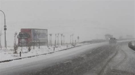S­i­v­a­s­­t­a­ ­3­9­ ­k­ö­y­ ­y­o­l­u­ ­k­a­r­d­a­n­ ­k­a­p­a­n­d­ı­